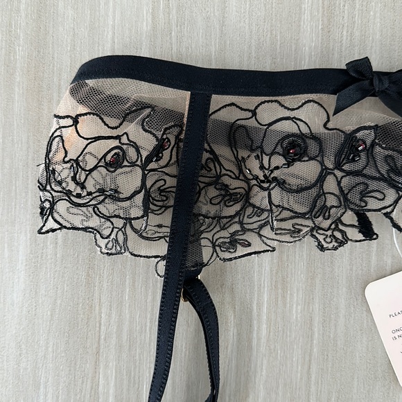 NWT Agent Provocateur Linder Black and Nude Sheer Suspender Garter Size 2 - Picture 3 of 4